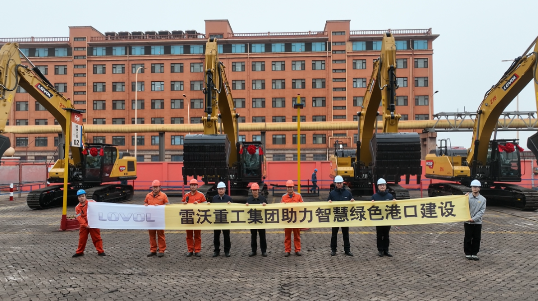 雷沃FR350F解鎖交機(jī)新姿勢，助力智慧綠色港口建設(shè)！